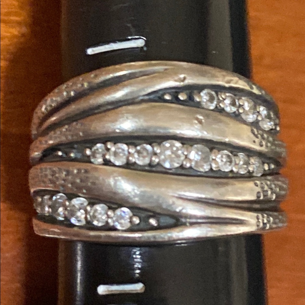 Elegant Silpada Silver and cubic zirconia Stone Ring 6—1/2